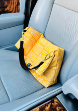 Load image into Gallery viewer, Chic handbag in Jane Austen print